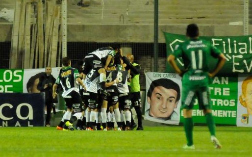 Chicago todavía alimenta la chance del milagro