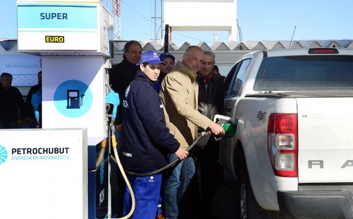 Buzzi inauguró la estación PetroChubut de Uzcudun