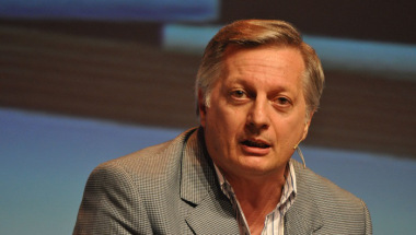 Aranguren avanza en un nuevo marco para el sector eléctrico