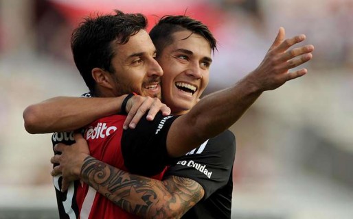 Ñuls sacó provecho de un River con la cabeza en otro lado