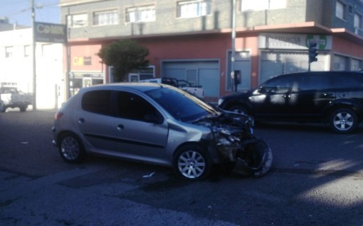 Conducía borracho y casi mata a un trabajador