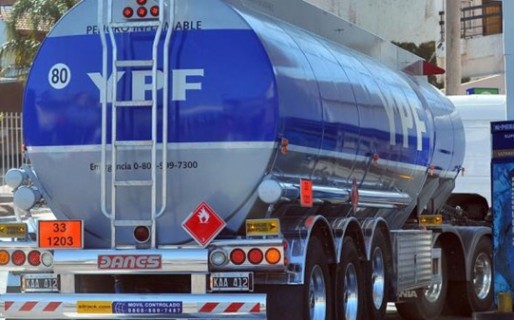 Efecto Macri: YPF aumentó 4,5 por ciento las naftas
