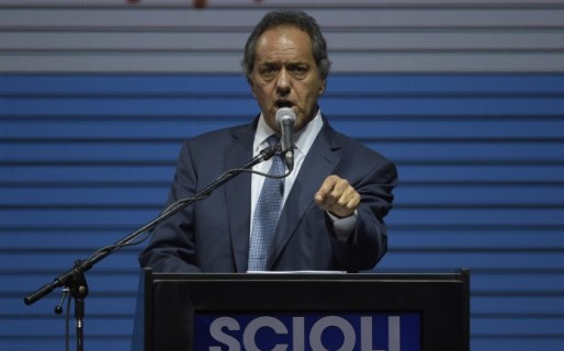 Scioli prometió un dólar «abajo de los 10 pesos en enero»