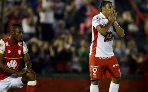 Huracán solo se pudo llevar un empate a Bogotá
