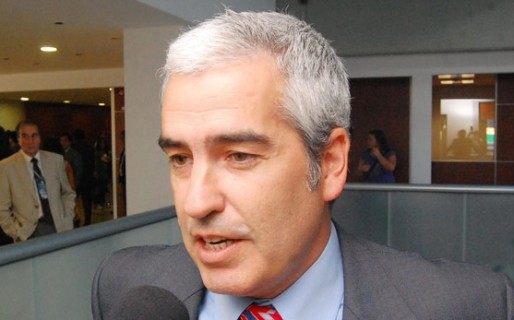 Adrián López cuestionó el decreto de Buzzi estirando su mandato