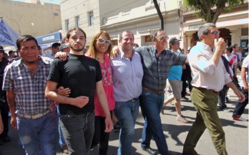 El Pleno del Concejo acompañó la marcha de Petroleros