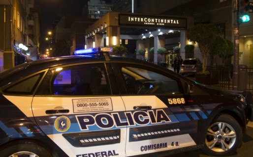 Detienen a cinco sirios con pasaportes falsos en un hotel porteño