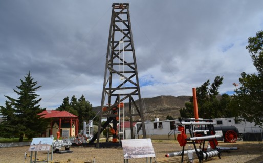 Das Neves y Linares encabezan actos por el Día del Petróleo