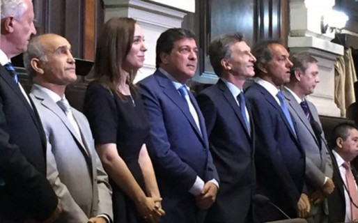 Vidal juró en Bs. As. al lado de Macri y Scioli