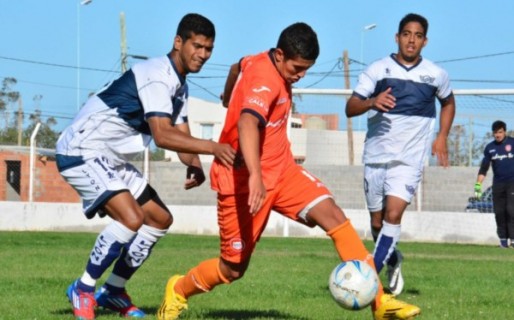 Newbery rescató un punto en el final ante J. J. Moreno