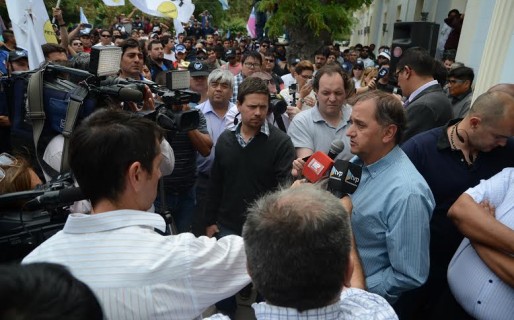 Fuerte apoyo del intendente a los trabajadores petroleros