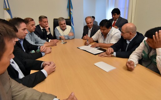 Das Neves envió a Macri el acta firmada por los gremios y las empresas