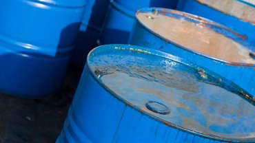El petróleo su hundió a su precio más bajo desde 2003