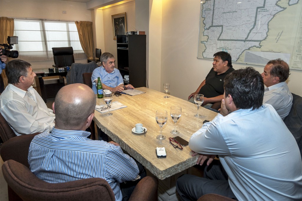 reunion petróleo en Casa del Chubut