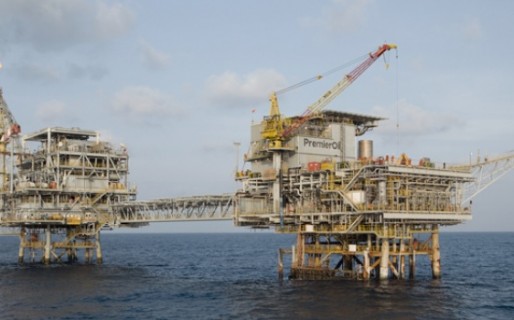 La debilidad del dólar apuntala el precio del petróleo