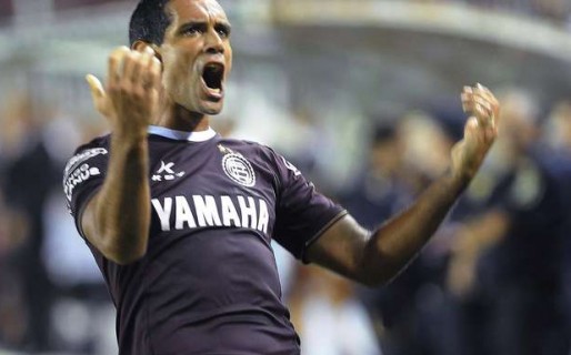 Sin sobrarle nada, Lanús superó a Atlético Tucumán