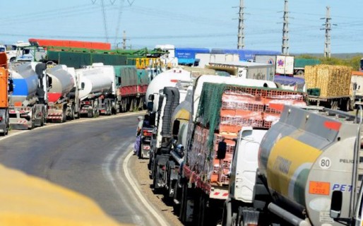 Paro de camioneros afectados a la actividad petrolera