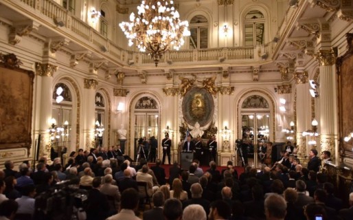 ¿Qué gobernadores y gremialistas acompañaron a Macri en el anuncio por Ganancias?