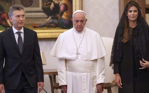 Macri y Francisco: Caras serias, 22 minutos, una foto