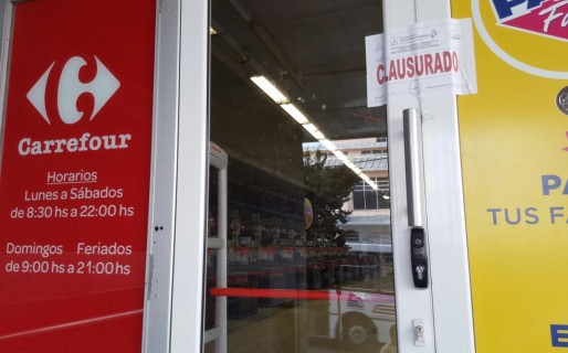 El Municipio clausuró la sucursal céntrica de Carrefour