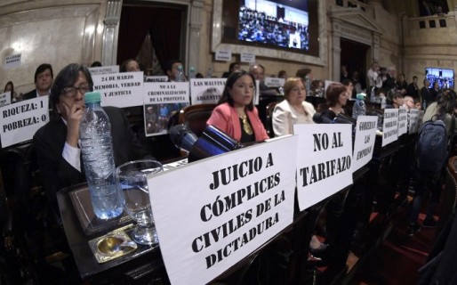 Los carteles K contra el Presidente en la Asamblea Legislativa
