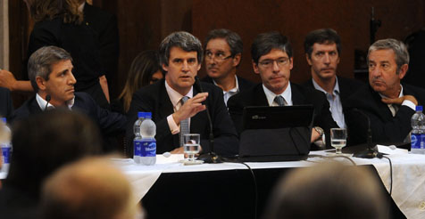 Prat Gay defiende el acuerdo buitre ante los senadores