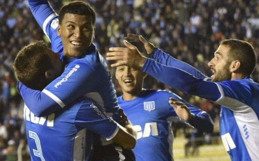 Racing se la bancó en la altura de La Paz y clasificó