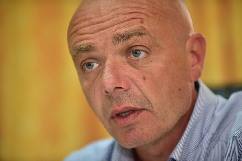 González cirujanos levantaron renuncias