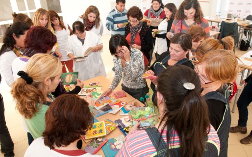 PAE y Fundación Leer inician el Programa “Familia de Lectores”
