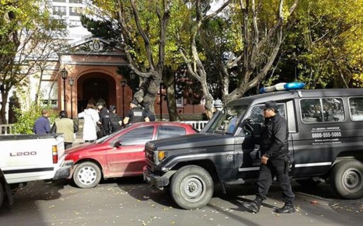 Allanaron la gobernación de Santa Cruz