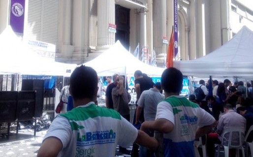 No hay bancos por 48 horas por reclamo de aumentos y despidos en el sector