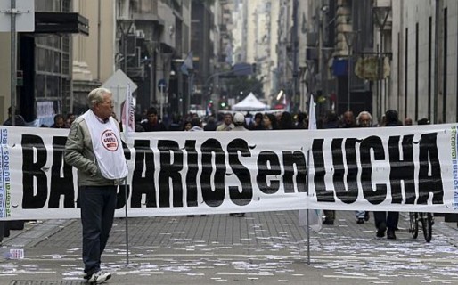 Bancarios acordaron un incremento del 33%