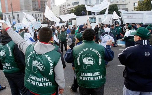 Camioneros denuncia a cámaras empresariales de imponerles la flexibilización laboral
