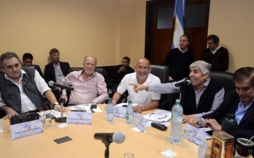 Despidos: A la amenaza de veto, amenaza de paro