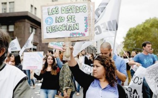 Desde diciembre se produjeron 73 mil despidos en el sector público y privado