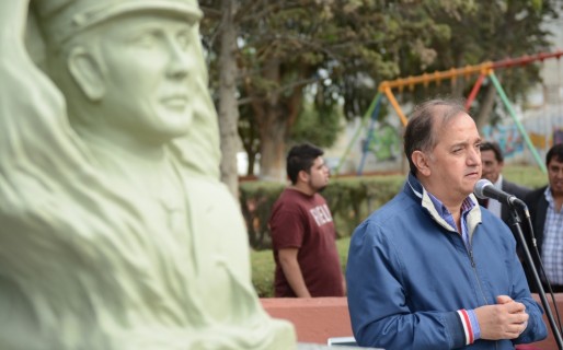 Linares dejó inaugurado el monumento al soldado Valdez