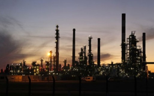 Fuerte ajuste del precio del petróleo