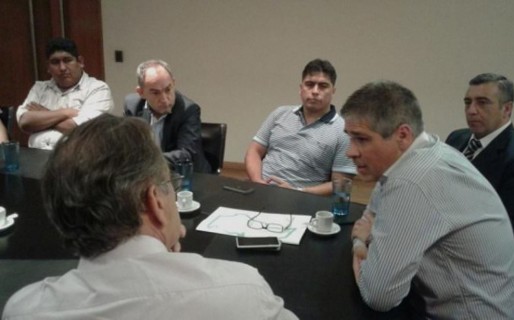 Se acordó seguir manteniendo la actividad petrolera sin despidos