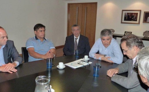 Petroleros inician medidas de fuerza por despidos