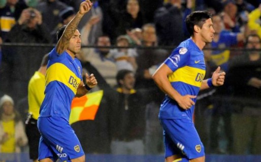 Tevez iluminó el camino y Boca paso a Cuartos
