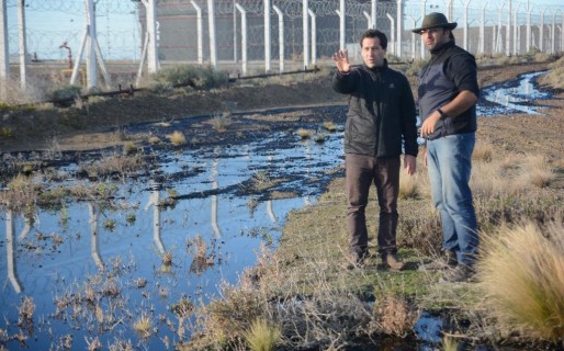 “El derrame de petróleo está contenido”