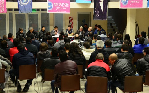 Desde las 0 hs. los Petroleros paralizan YPF