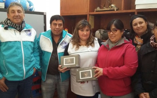 Agrupación de Petroleros Jerárquicos donó libros y tablets a una escuela