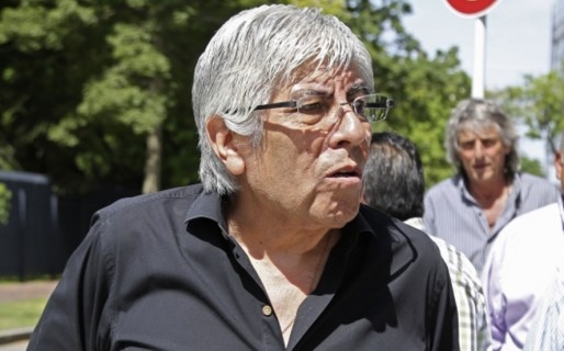 Hugo Moyano cedió ante el Gobierno y aceptó renegociar el aumento salarial