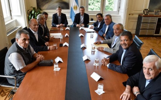 El Gobierno se reúne con los sindicatos