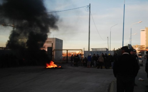Trabajadores paralizan la obra del Shopping