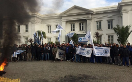 Trabajadores de SP reclaman en la Administración de YPF