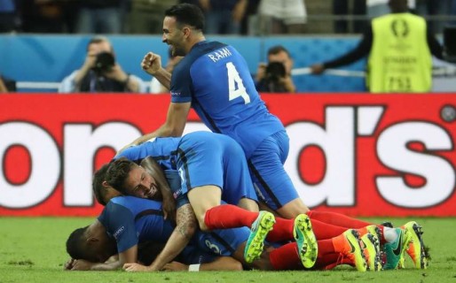 Francia abrió su Eurocopa con un triunfo agónico