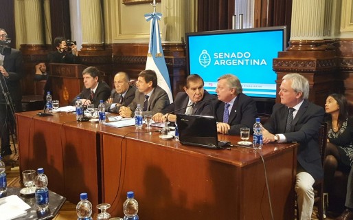 La disyuntiva de Aranguren: Renunciar o vender