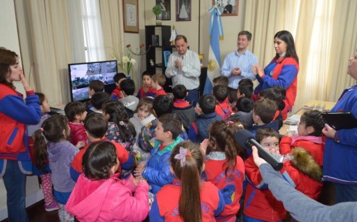 Linares recibió a los alumnos del jardín “El Principito”